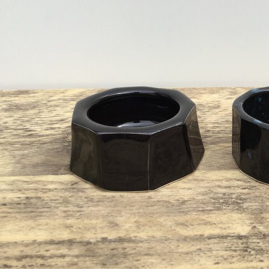 Tillverkarens alsterbild med BOTZ 9589. Bränd vid 1100 °C enligt BOTZ:s bildunderlag.