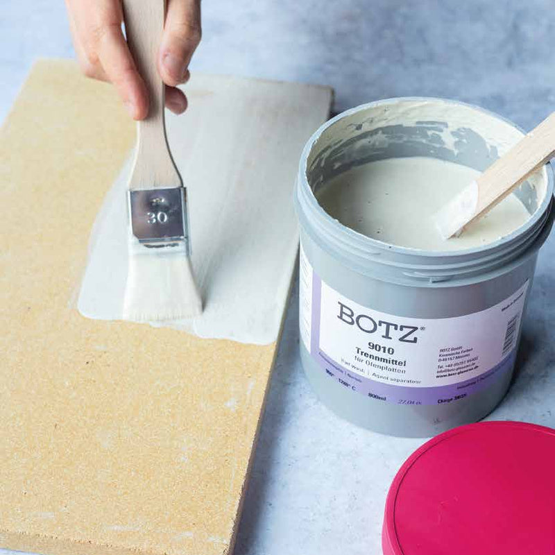 BOTZ 9010 Batt Wash penslas på en ugnsplatta. Tillverkarens appliceringsexempel.