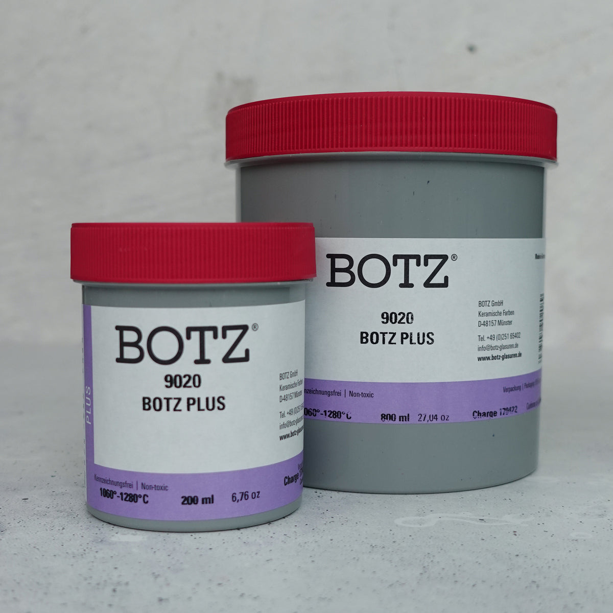 BOTZ 9020 PLUS effektförstärkare i burkar om 200 ml och 800 ml.