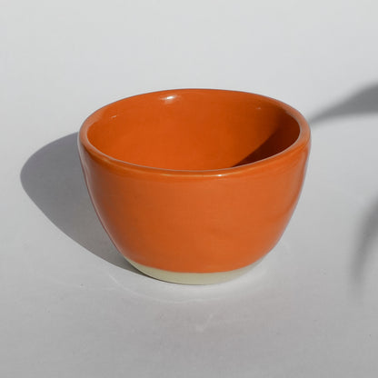 Skål med BOTZ 9872 Orange vid 1250 °C.