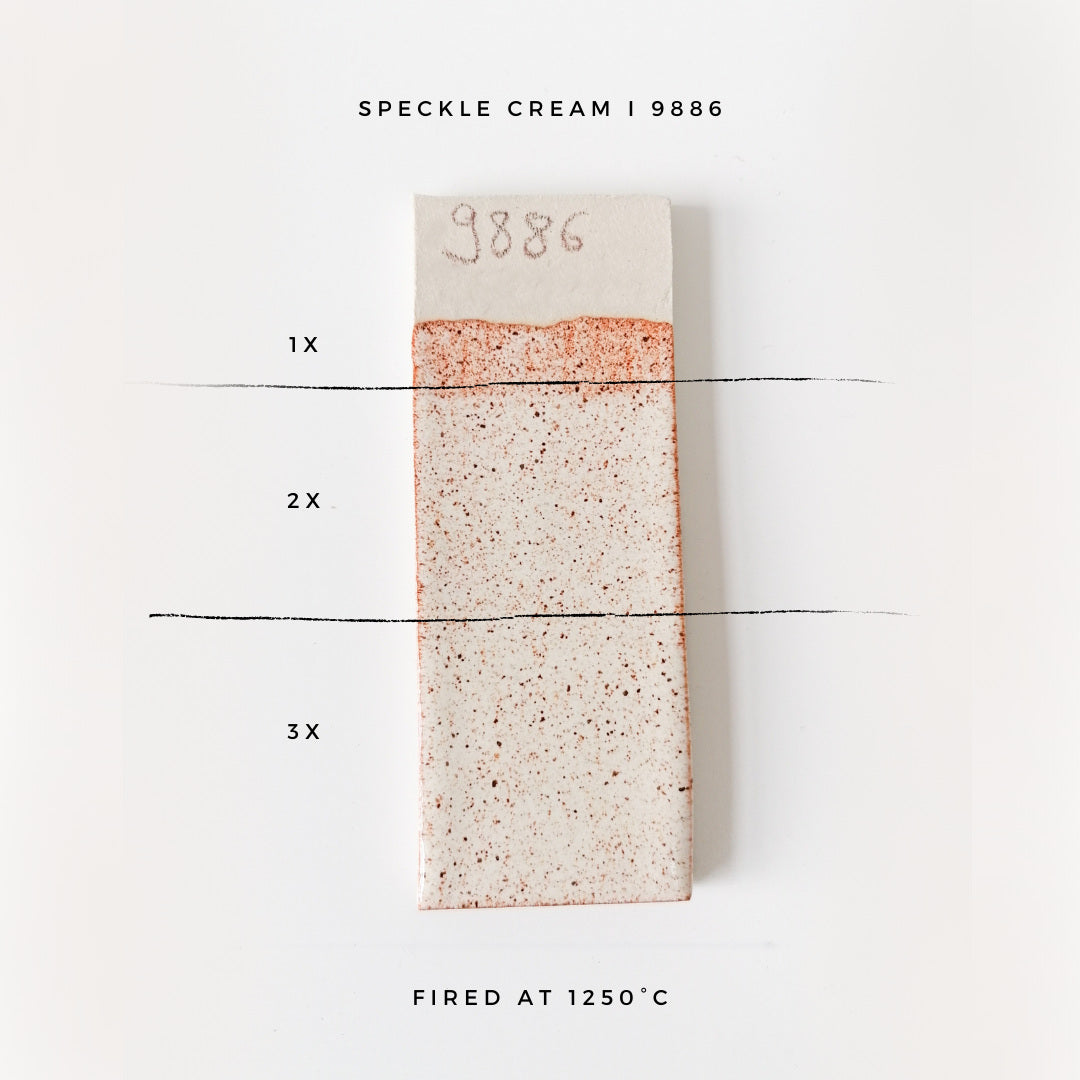 BOTZ 9886 Speckle cream – glasyrprov med 1, 2 och 3 lager vid 1250 °C
