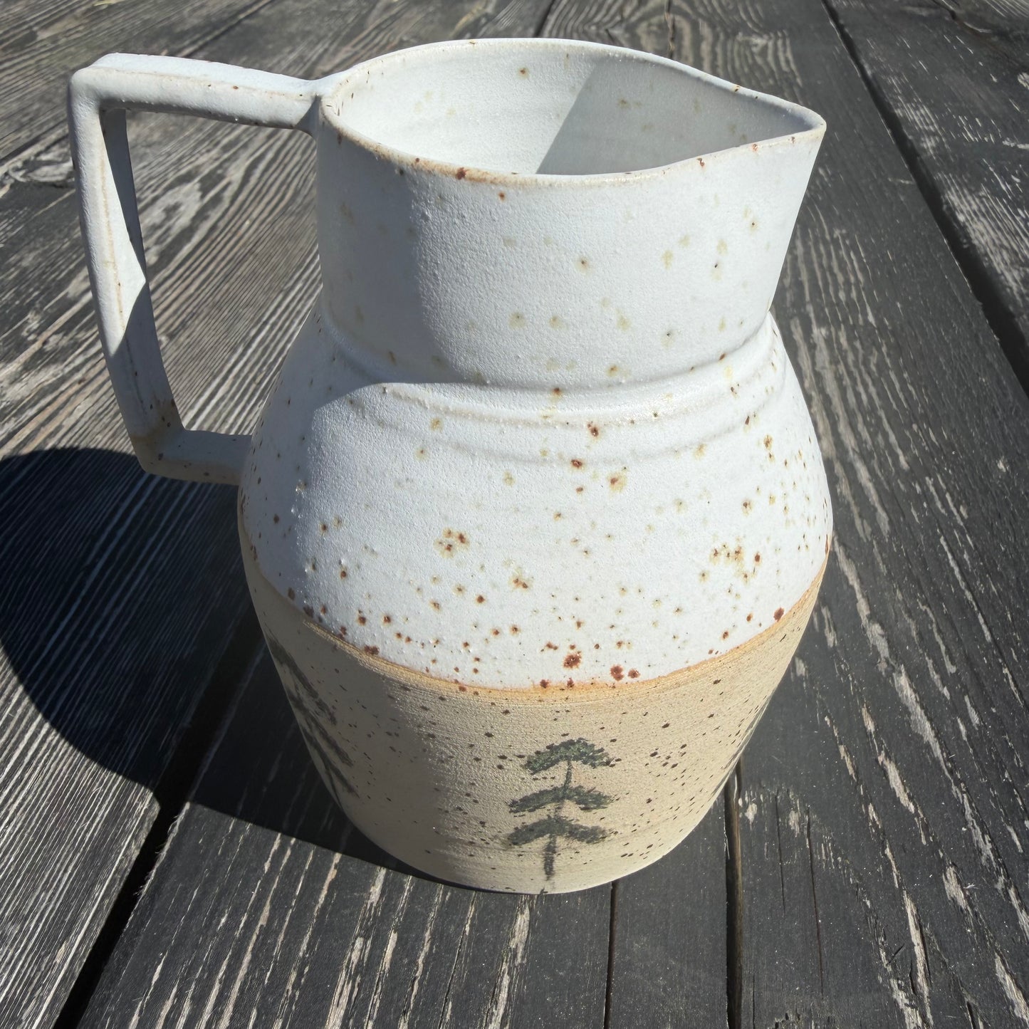 Goerg & Schneider 930 – ljus stengodslera med fin chamotte & basaltprickar