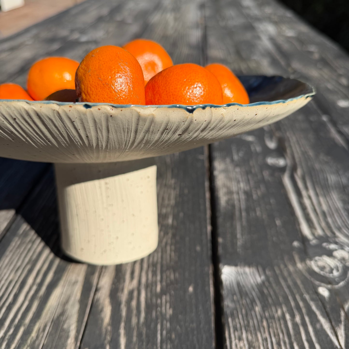 Goerg & Schneider 930 – ljus stengodslera med fin chamotte & basaltprickar