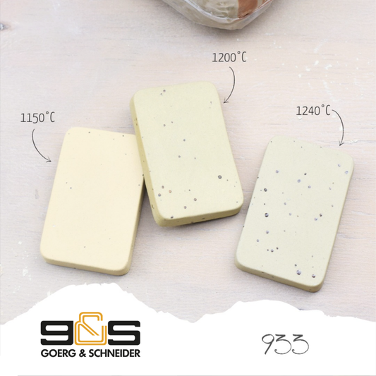 Goerg & Schneider 933 – ljus stengodslera med fin chamotte & basaltprickar