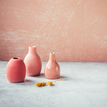 BOTZ EDITION. Rosa vaser med 9822 Flamingo på vit lera, brända vid 1250 °C.